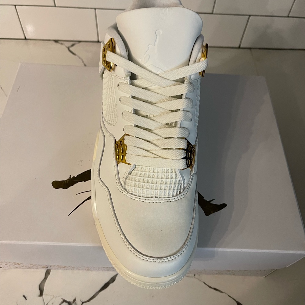 Men’s Jordan Retro 4 Metallic Gold Size 10.5. - Picture 3 of 8